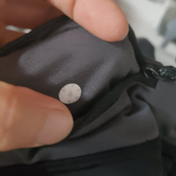 Lululemon Speed Up Shorts. Black 6 - Picture 7 of 7